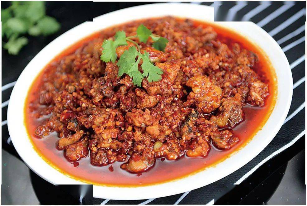 沾益辣子鸡:沾益辣子鸡,是滇菜的代表作,其独特的原料,独特的配方