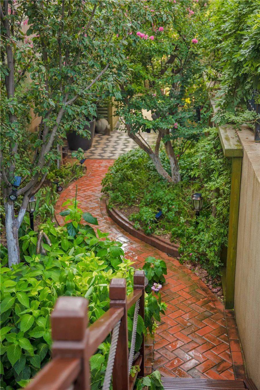 这座浪漫欧式庭院,ta是小区最靓的仔