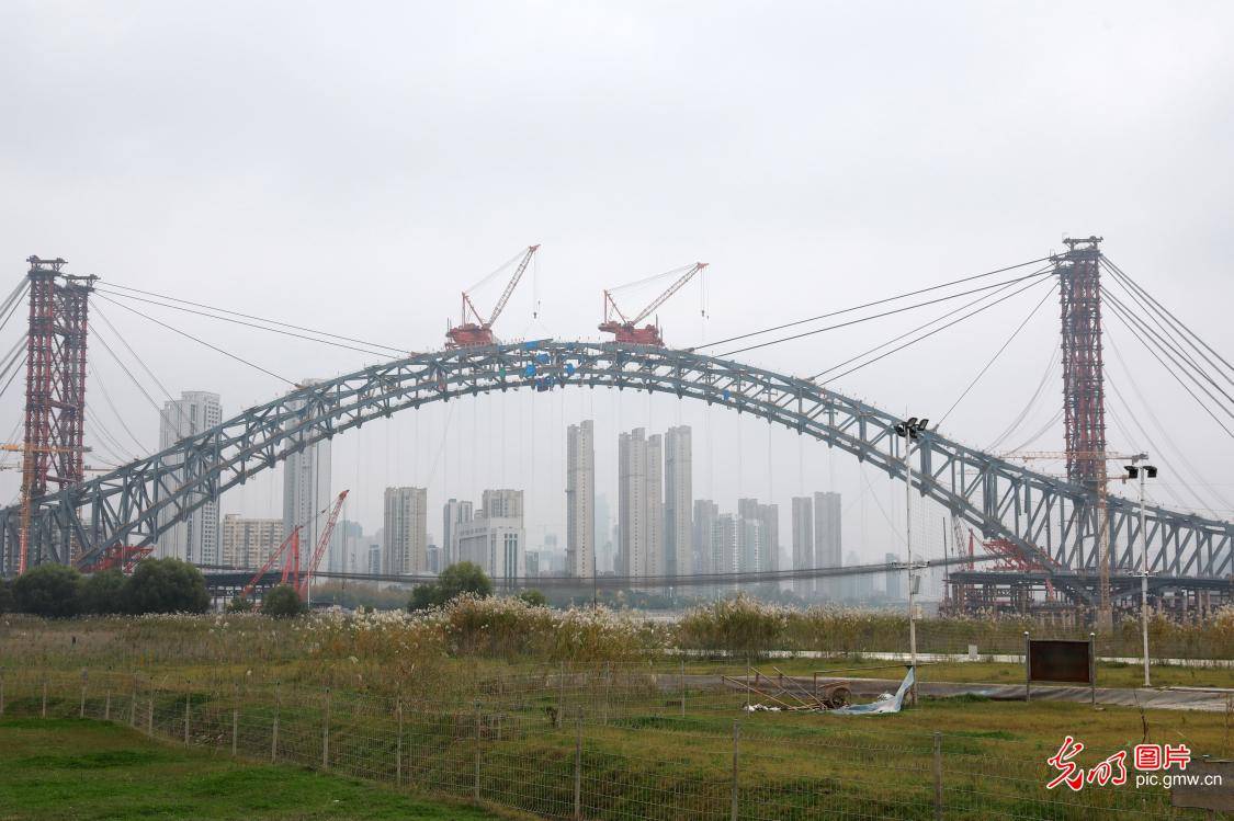 湖北武汉江汉七桥主拱合龙