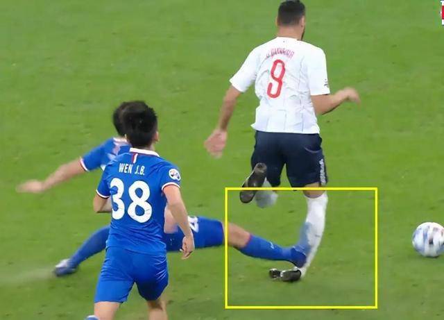 秦升背后飞踹东京外援染黄!日本网友被激怒,其妻竟发文袒护!