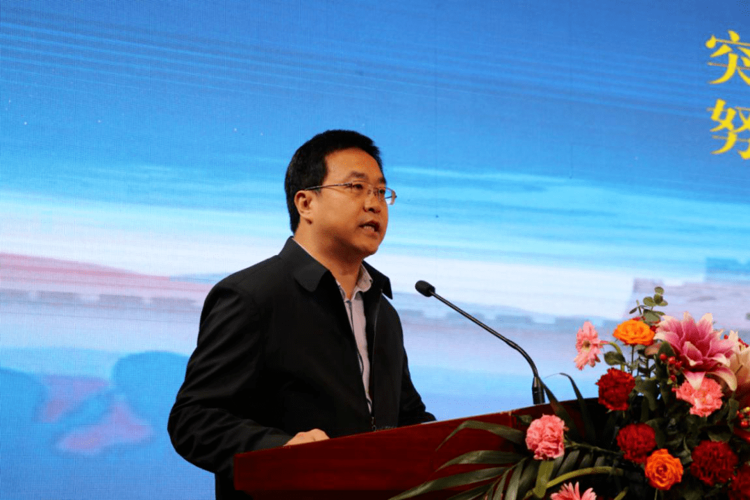 张守华主持会议,第二届承办市庆阳市委常委,政法委书记赵昌军作了发言