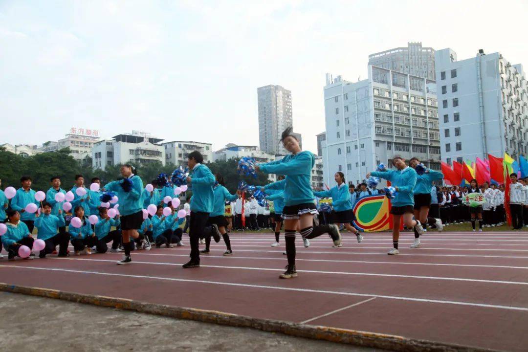 赛场逐梦,舍我其谁 ——南宁市第二十八中学第二十一届田径运动会隆重