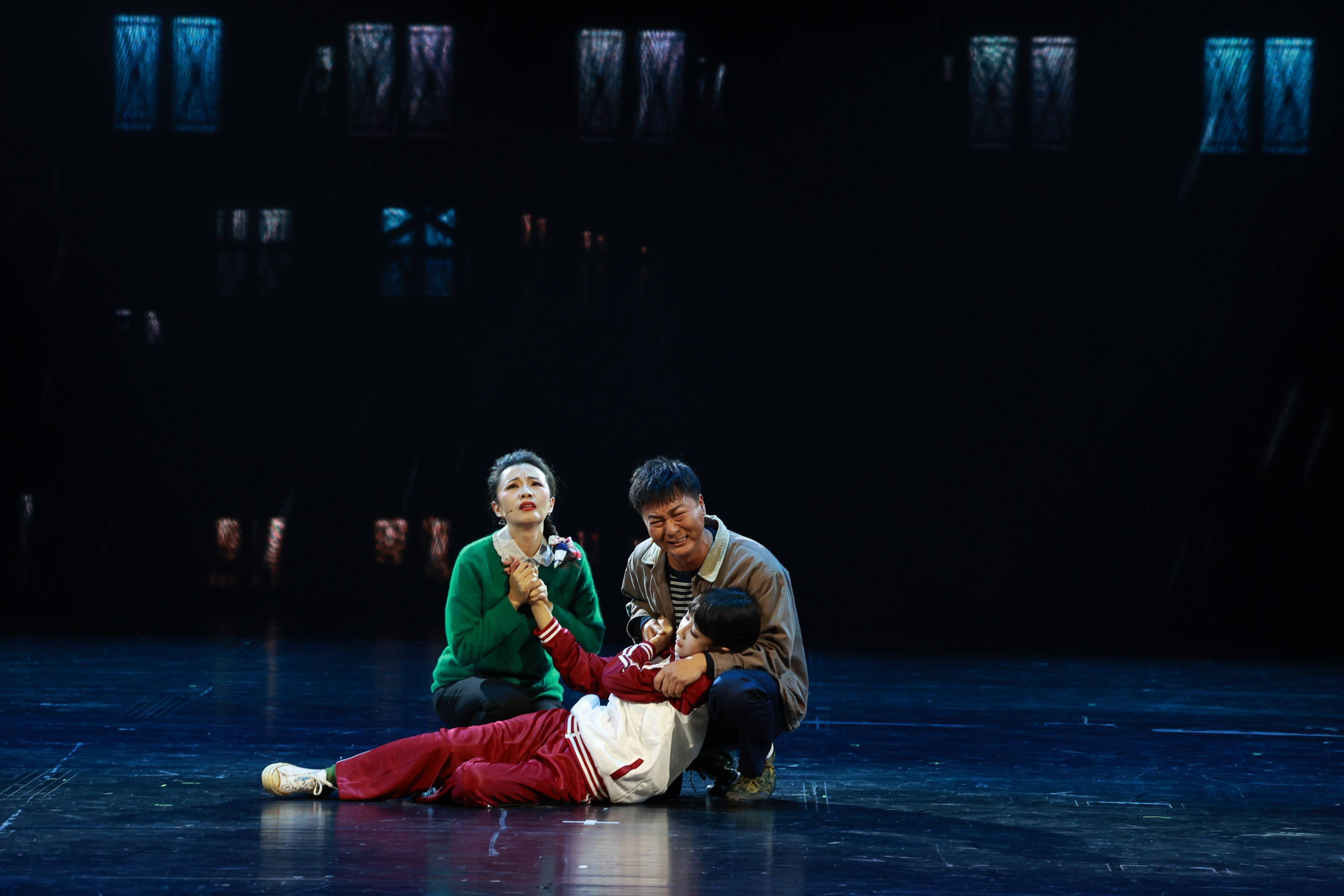 中国煤矿文工团原创音乐剧《花落花开》在京上演