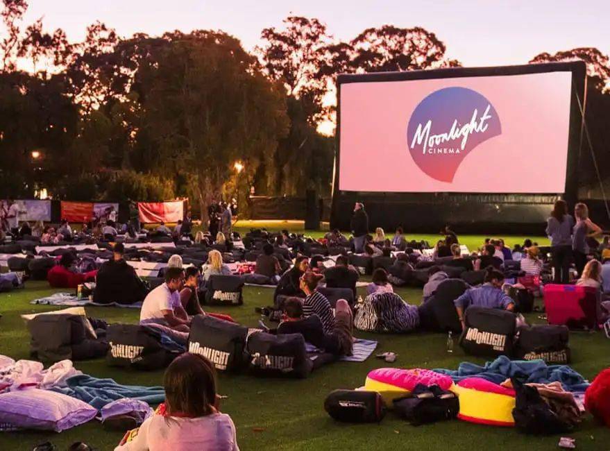 【布村活动】花前月下宜休闲!月光影院重回布村~_观影
