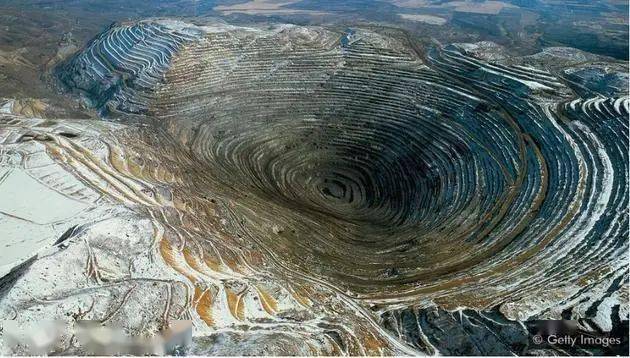 24张照片再现被遗忘的矿坑色彩斑斓令人震撼