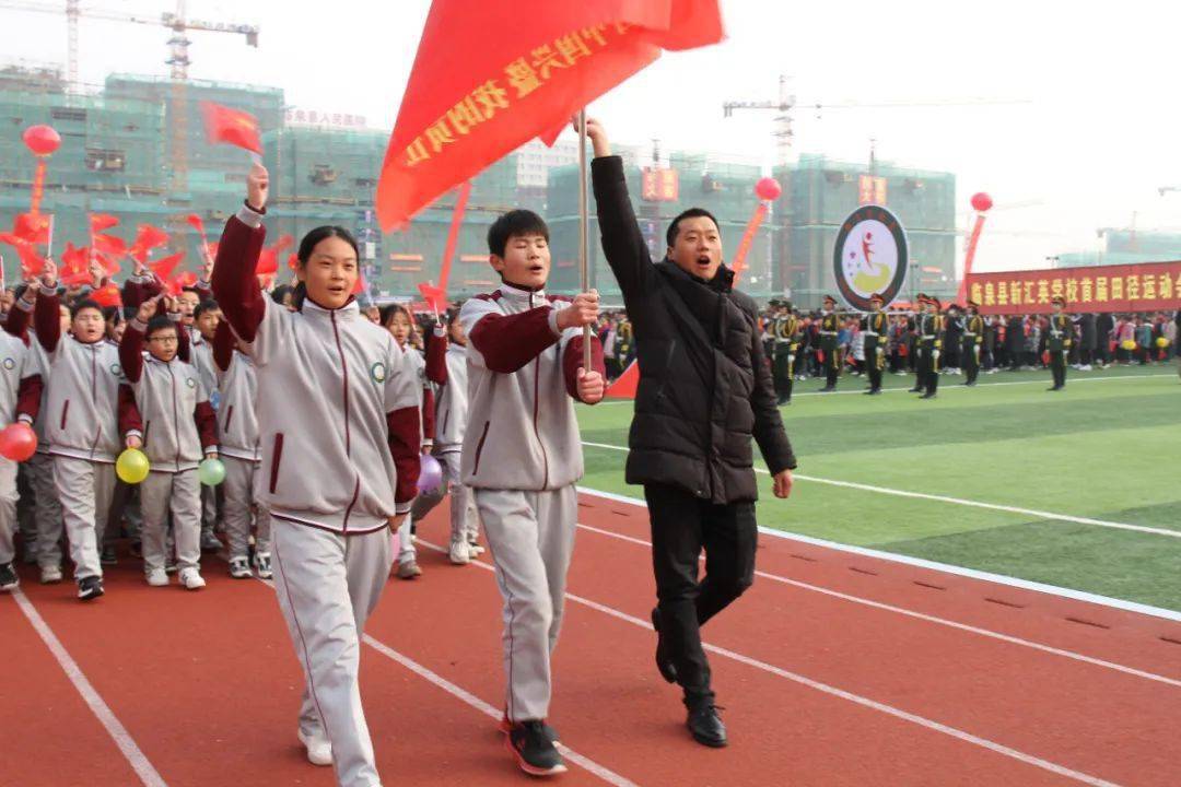 前天临泉这所学校上万名师生齐聚