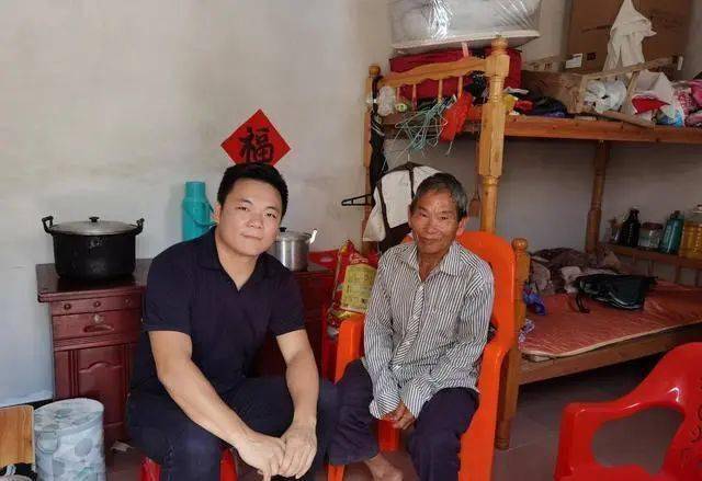 2020年8月,朱少铭听闻东港镇青村73岁孤寡老人林恭立捐出所有积蓄给村