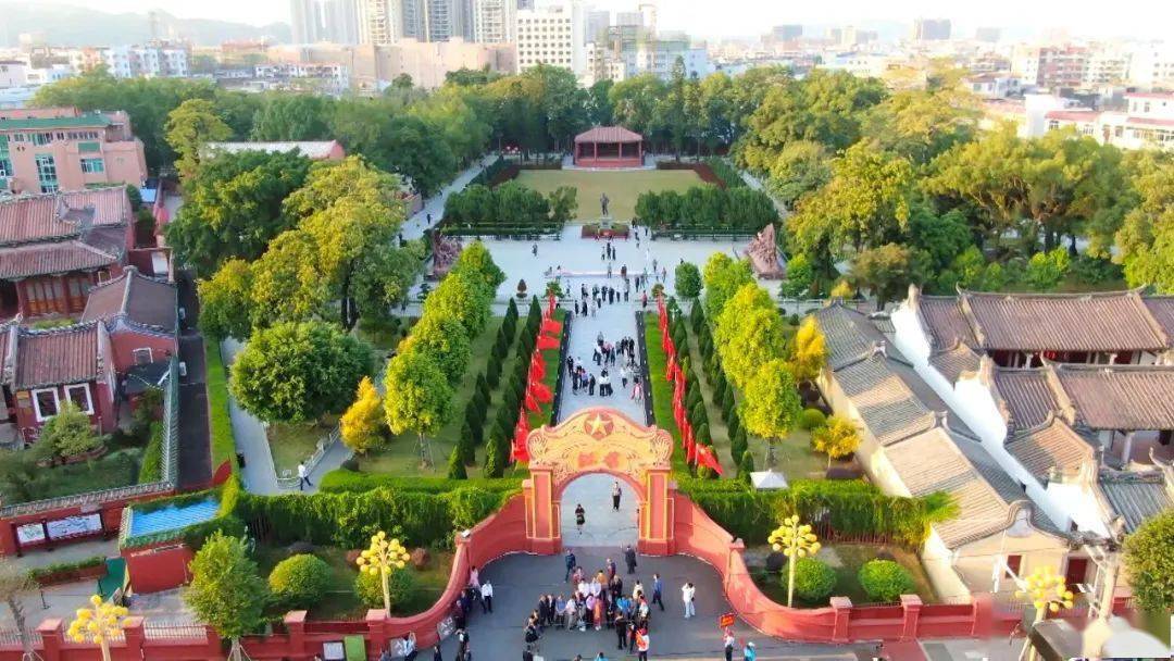 广东广播电视台栏目组在红场取景拍摄,探寻革命老区新变化,展现海丰