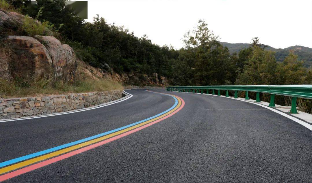 网红打卡地这样的彩虹大道你心动吗