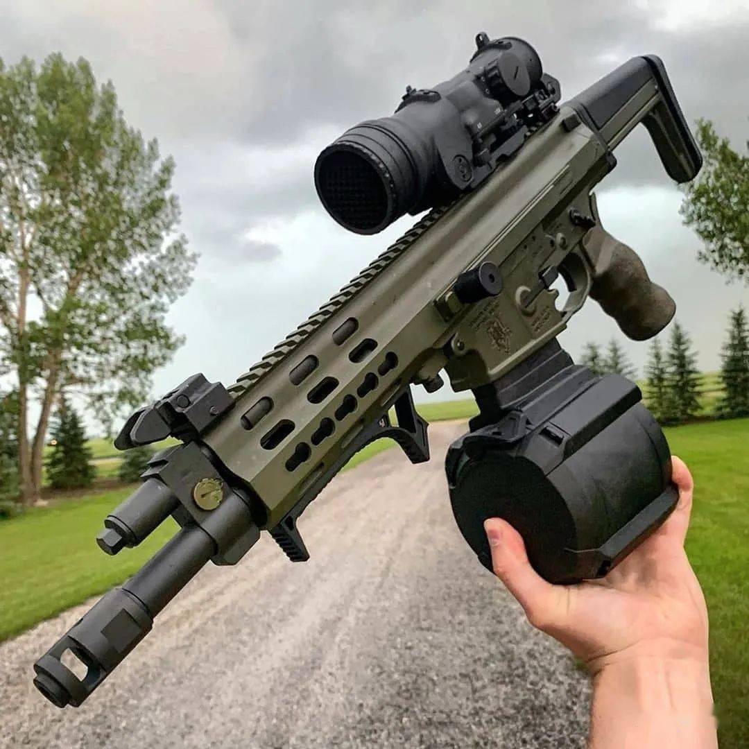 远看像scarrobinson公司xcr系列模块化步枪美图