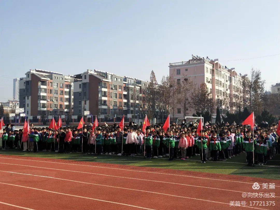 国旗课程弘扬宪法精神做守法小公民平度市南京路小学五10中队升旗仪式