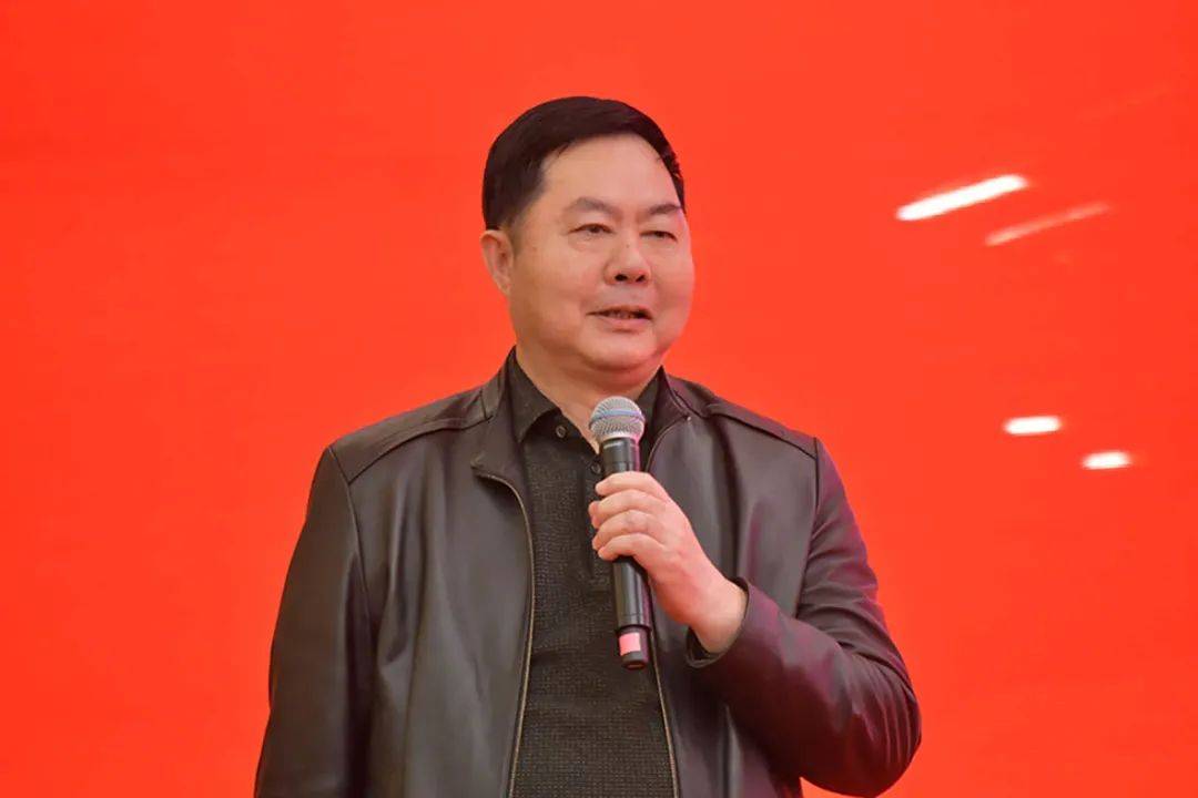 龚盛董事长作讲话最后,龚盛董事长作了重要讲话——他对用户代表的