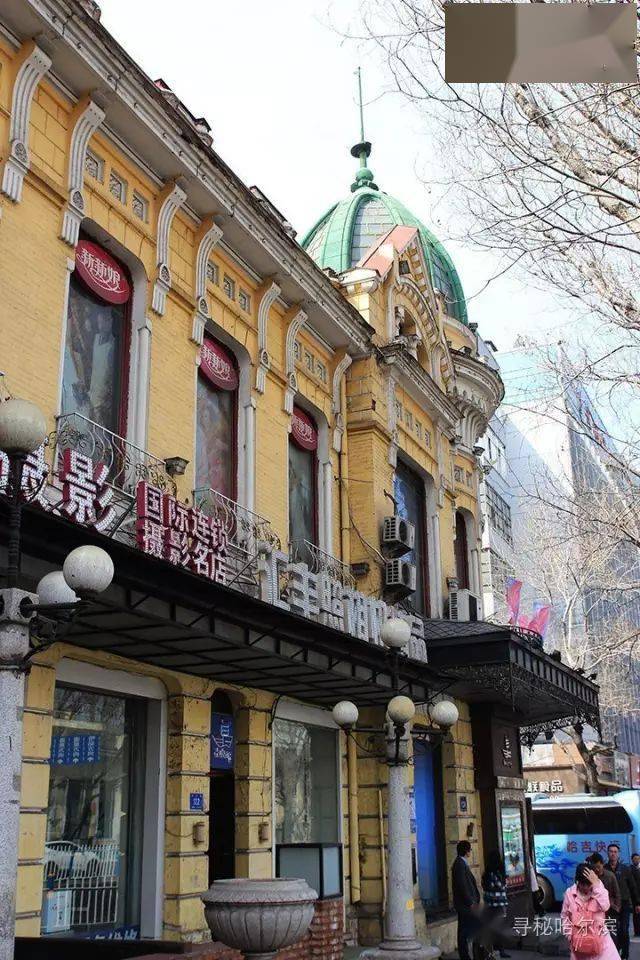 当年的霍尔瓦特大街笔直宽阔,这栋飘着茶香的建筑更是这条街上动人的