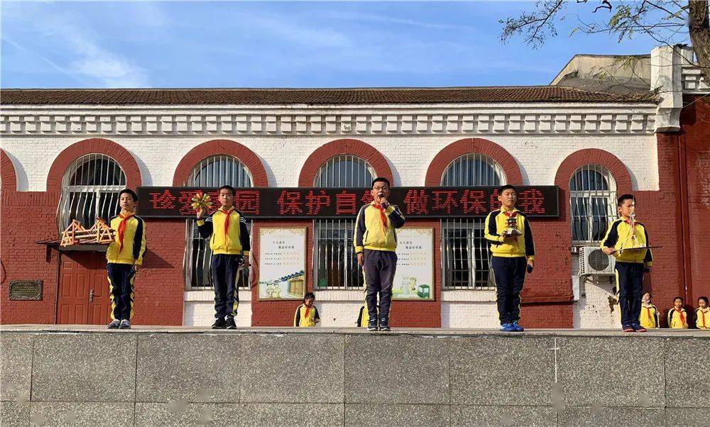 中心小学垃圾分类变废为宝