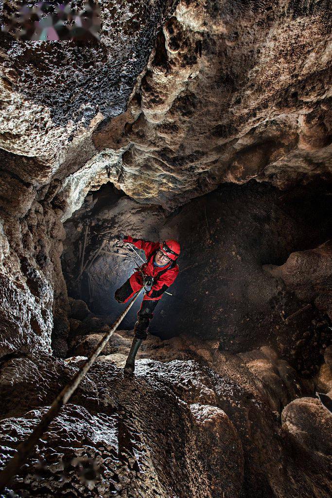 探险家解密土耳其山洞置身奇特地貌宛若奇幻世界