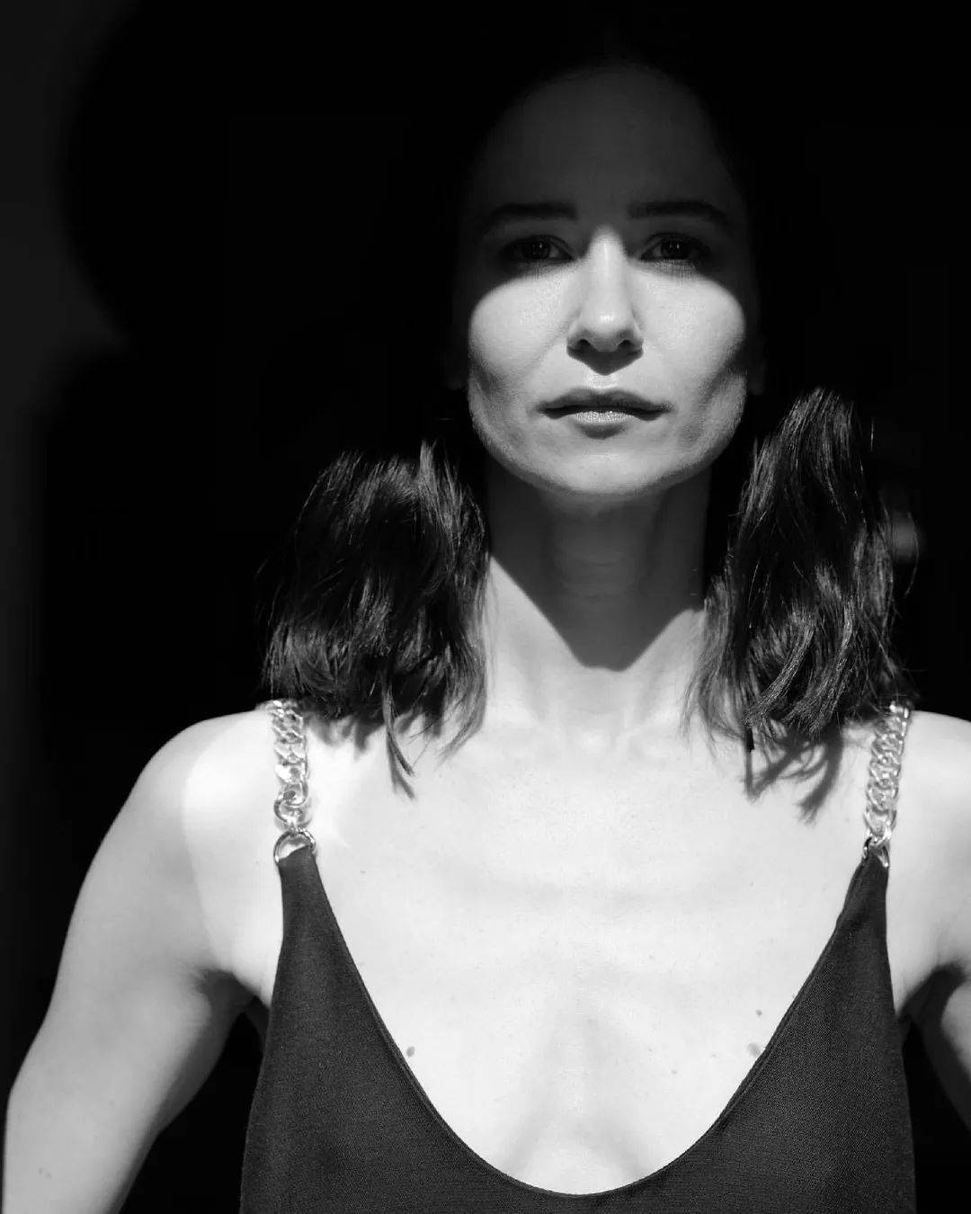 如何性感得很聪明?看 katherine waterston 就知道了