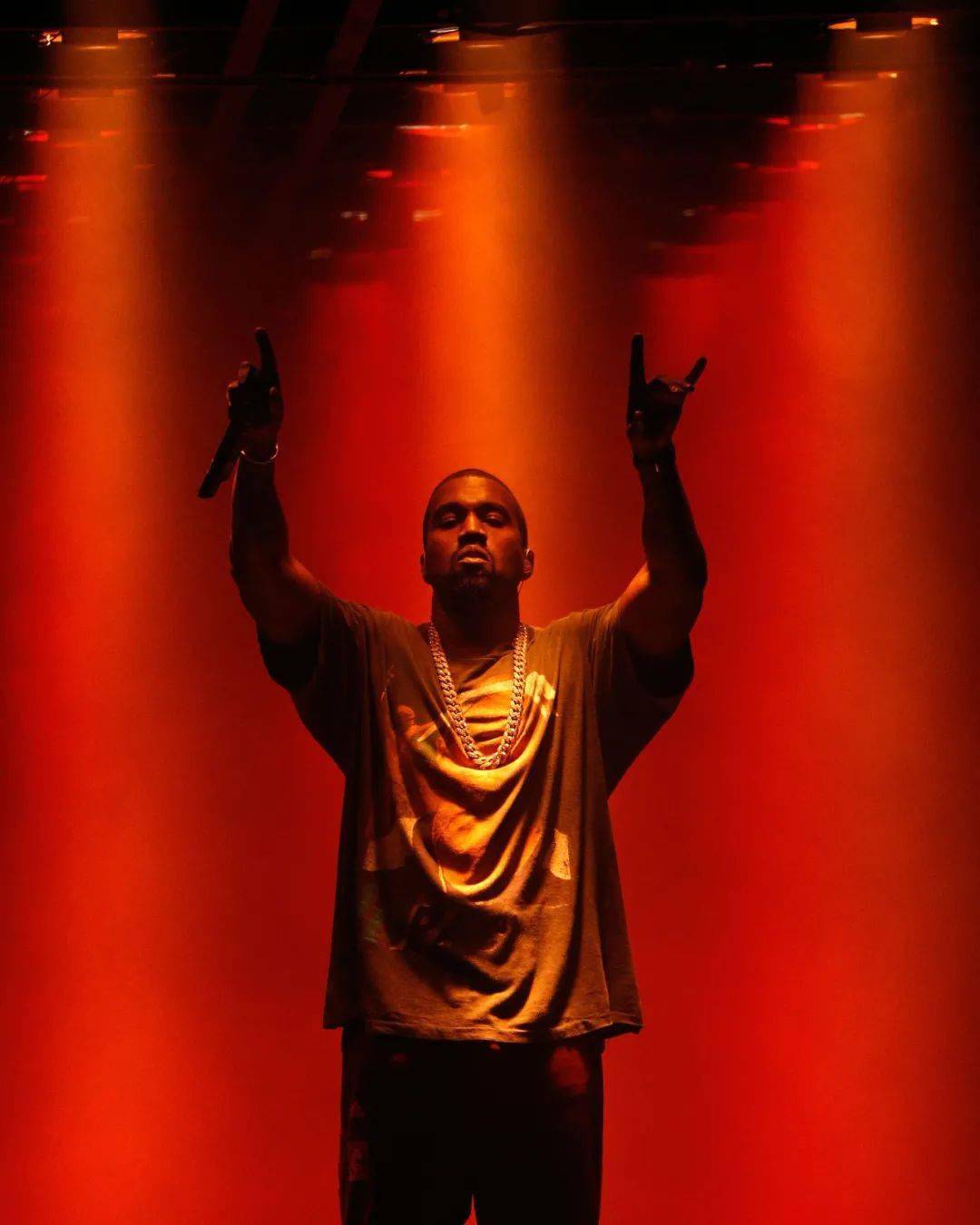 有很多专业的,复杂的分析解释,但也有一个最简单的答案——《ruaway》