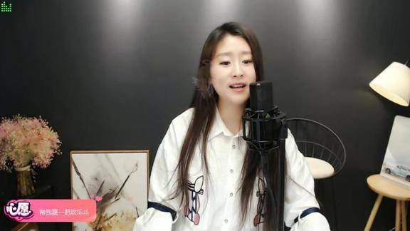 网红菲儿再次唱响我的楼兰天籁之音当之无愧不愧是成名曲