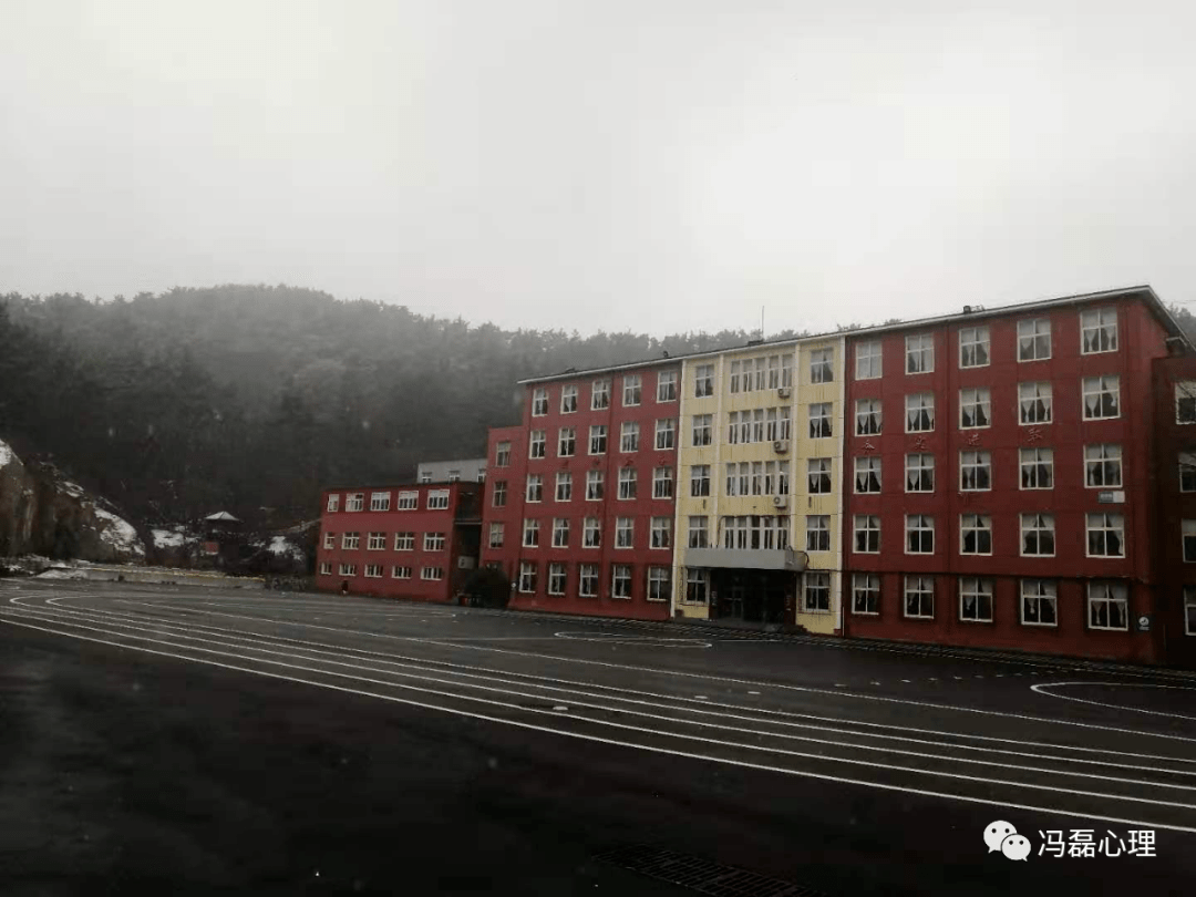 冯磊老师应邀为大连交通技师学院做《超能少女》主题讲座