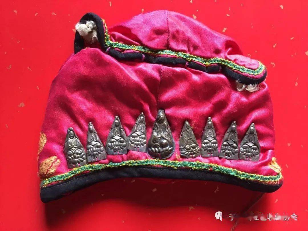 百帽争辉罗小龙银帽展