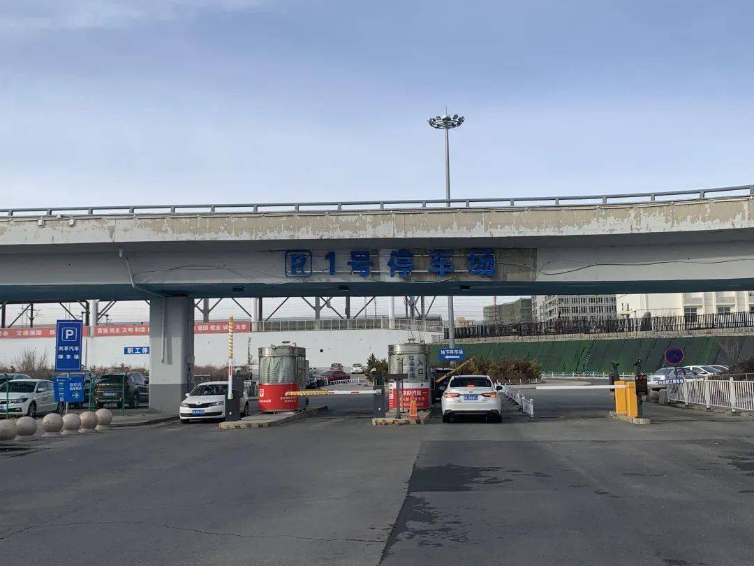 地下停车场全部为地下停车场共有2个社会车辆停车场呼和浩特东站