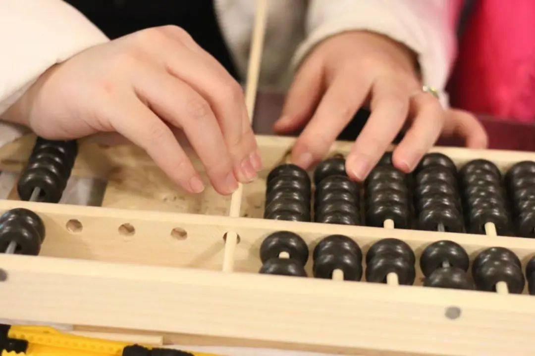 算盘的制作体验项目国家级世界级的非物质文化遗产周末大玩场为大家