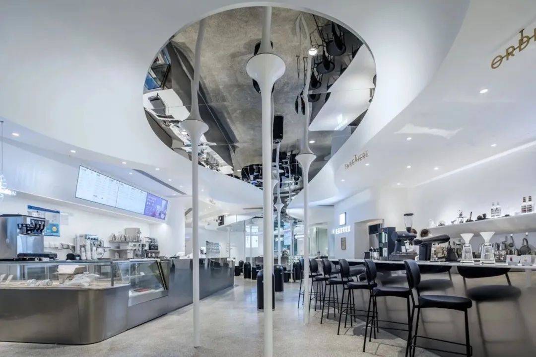 天地广场pink店▲粉色的旋转木马上海迪士尼小镇dp店▲love is magic