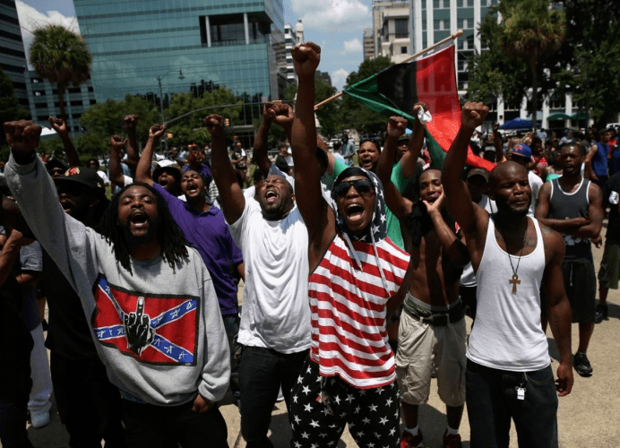 欺负黑人有理的3k党,早就被解散了,却时不时复活搅乱美国社会