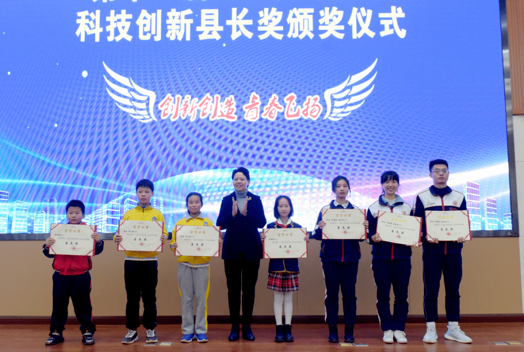 祝贺他们云阳这10所学校32名学生获奖啦