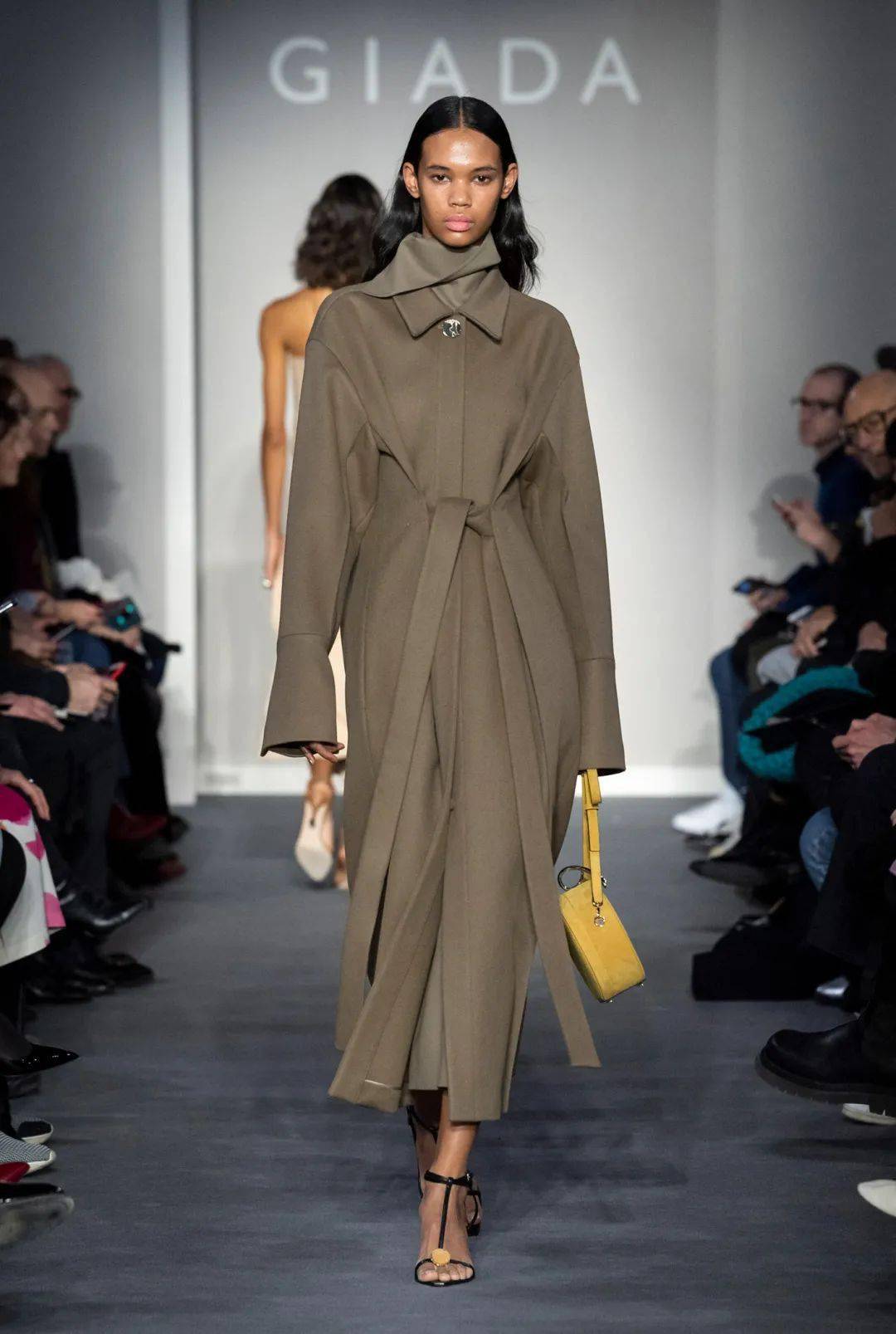 13周年庆giada你的大衣撩到我了