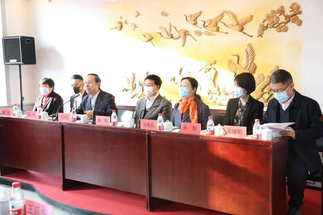 一行11人前往抚顺市养老院参加省老龄事业发展基金会"扶老助困"捐赠