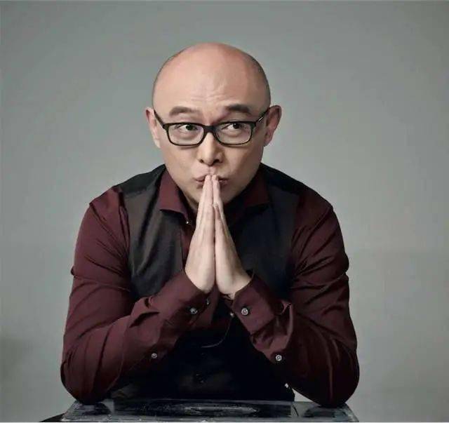 23岁的女儿苹果,颜值极高,以至于不少网友总是跑过去给孟非留言,让他