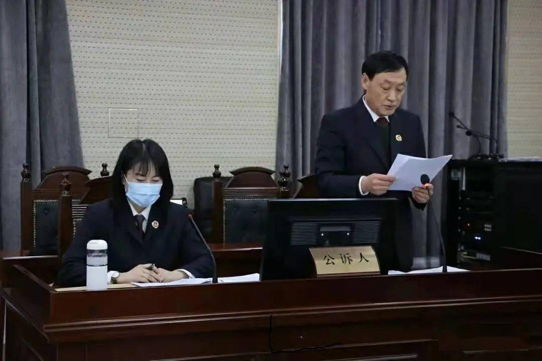 围场县法检两长开庭审理一起涉恶案件