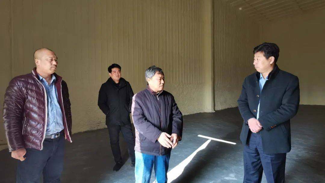 督导结束后,孙德祥一行到三董新村实地察看由党支部领办的鑫赢生态