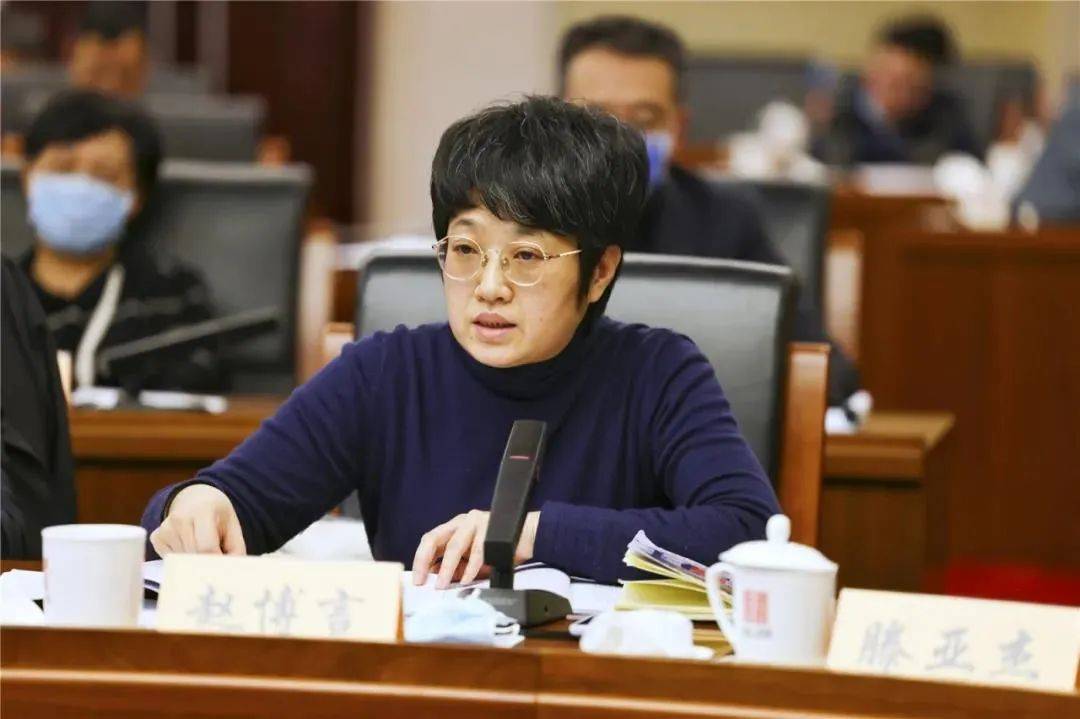 医院院长曾文军灯市口小学校长滕亚杰●●●编辑:李马爱思 吴丹校对