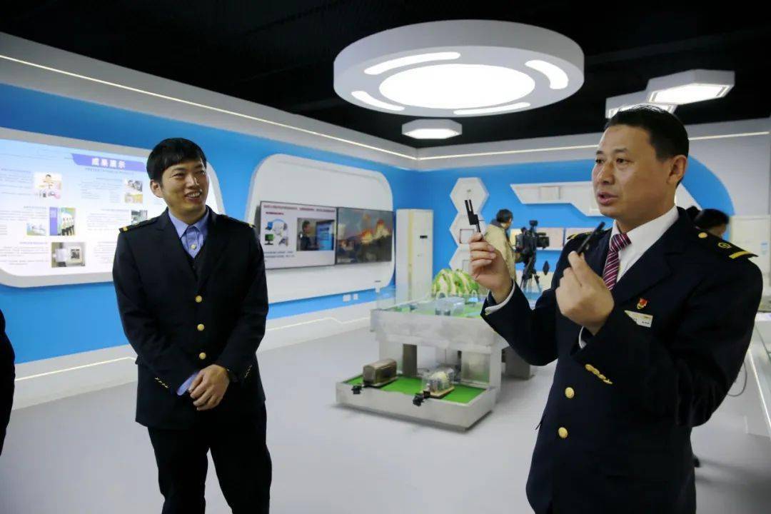劳动最光荣全国劳模戴建军铁路上的土博士