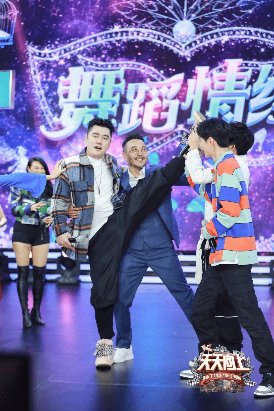 本周《天天向上》邀请到了6位有着数十年舞龄的专业舞者,同样有着"多