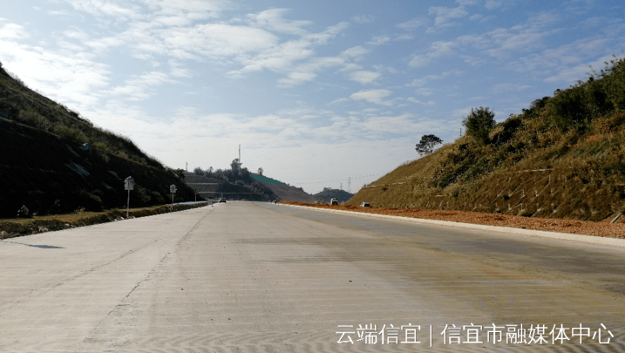 信宜环东大道,年前完成旺同路口路面硬底化,接通国道359