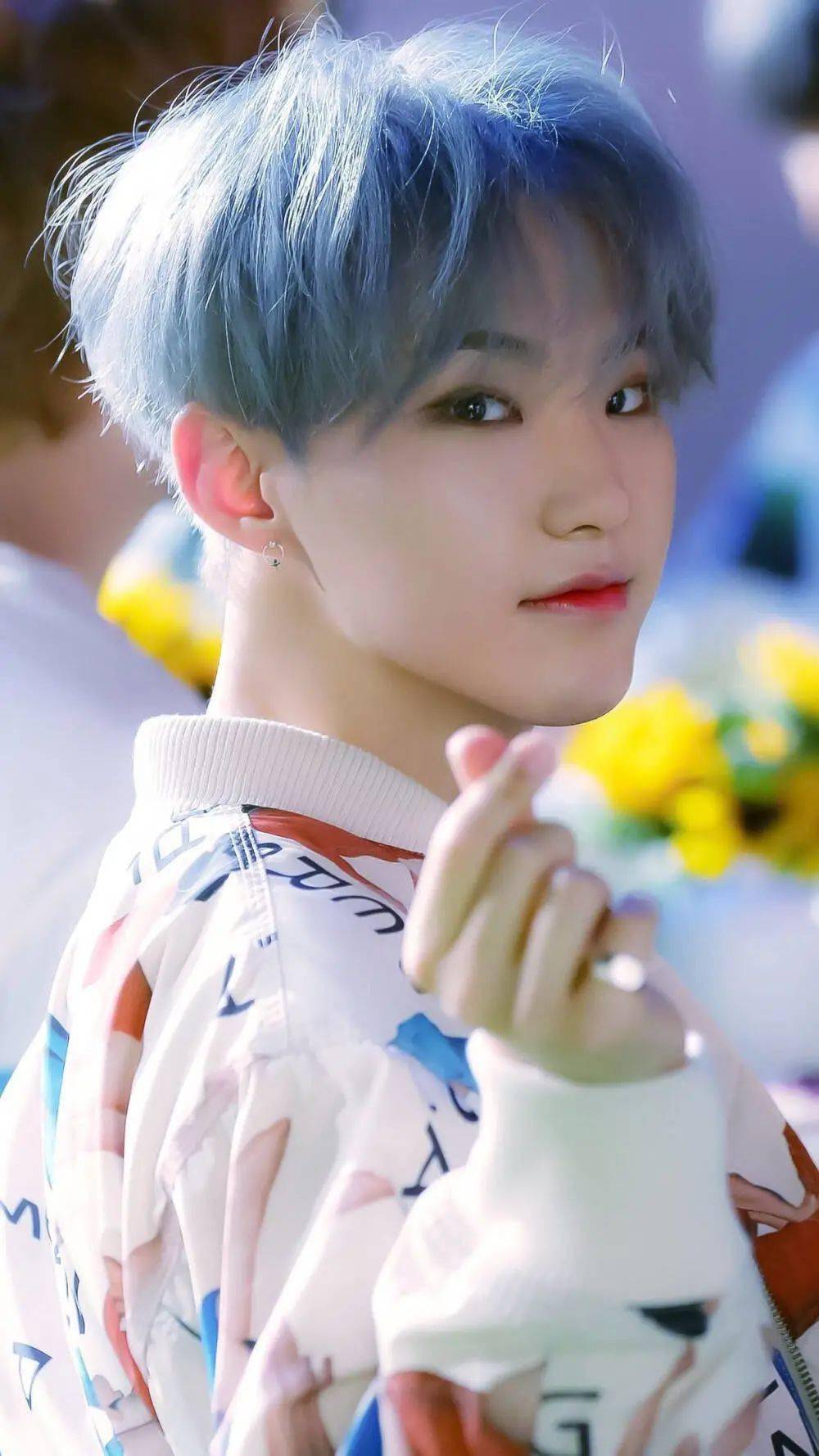 手机壁纸seventeen权顺荣