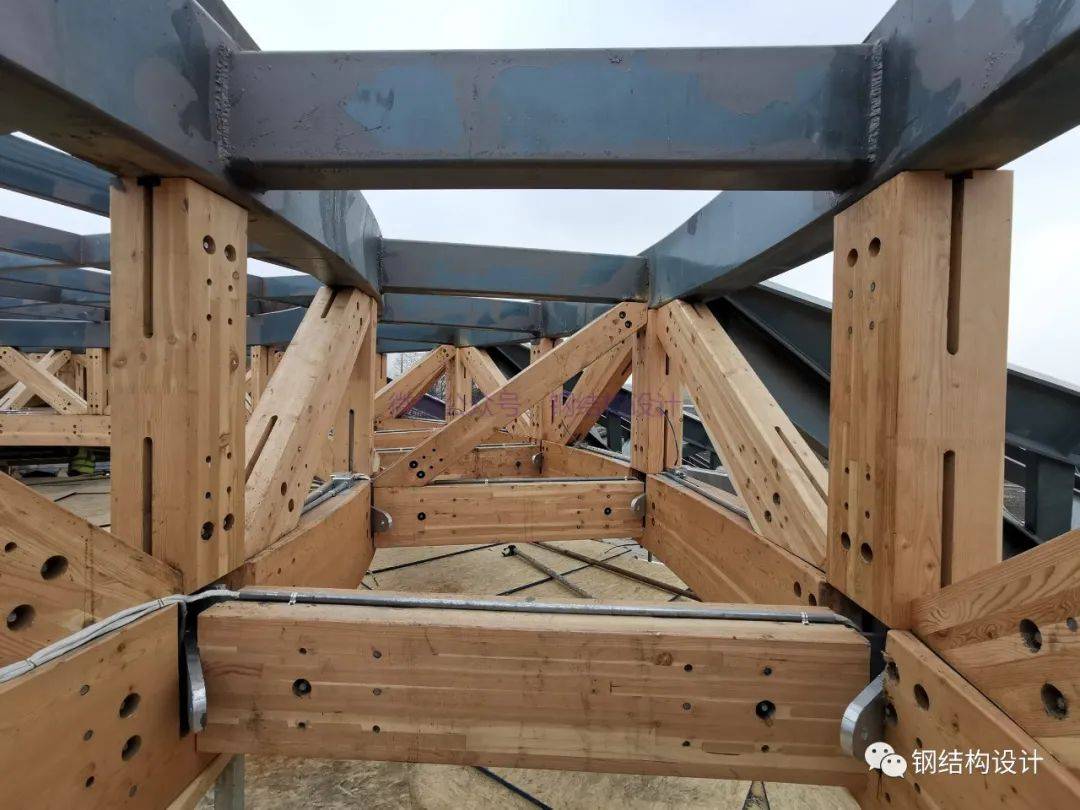 【钢结构·探讨】某钢木组合结构照片分享,节点做法很值得借鉴_桁架