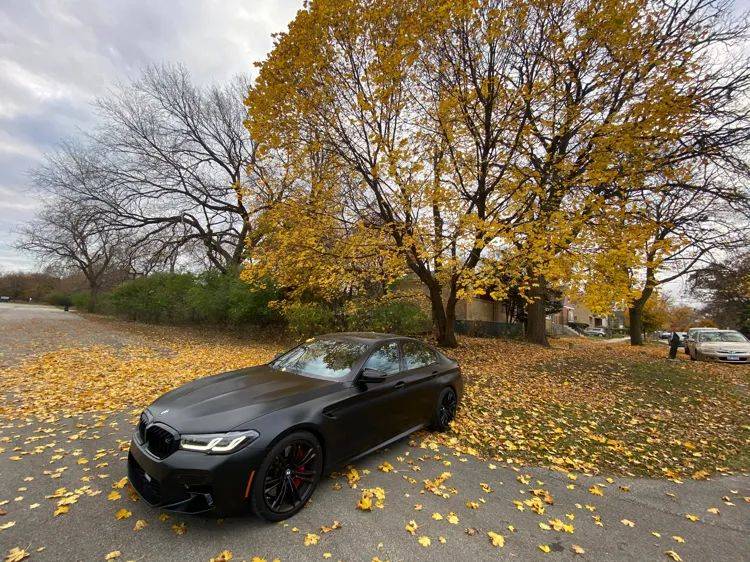 花31万元个性化定制的磨砂石青色宝马m5你觉得值吗