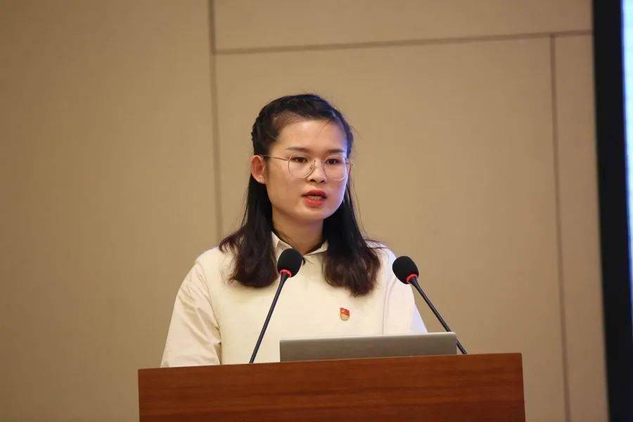 王群英发言吉林桦甸市金城社会工作者服务中心朱伟民发言陕西省安康市