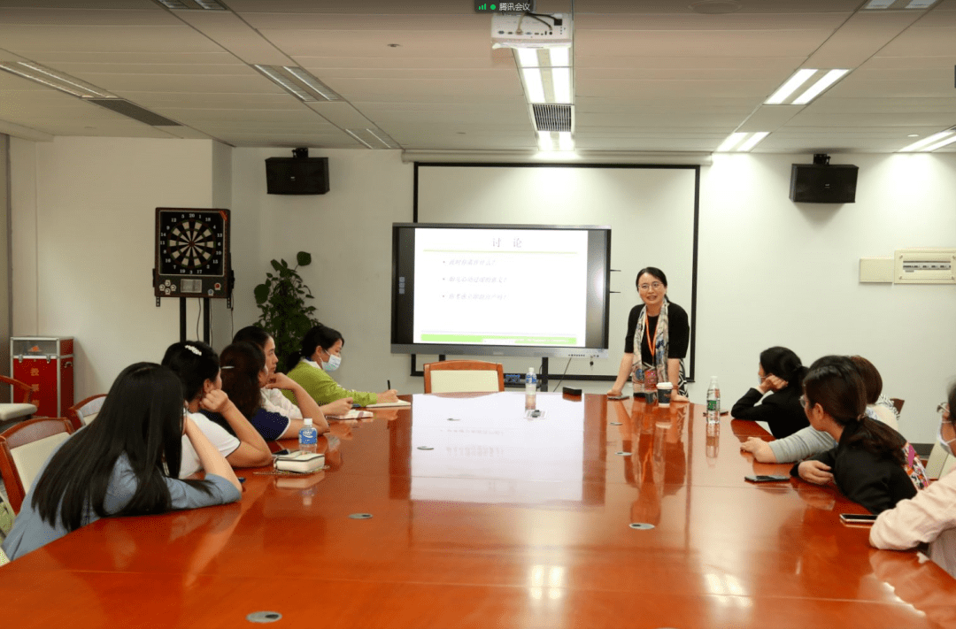 刘慧姝,蒋艳敏,杨金英老师突破了传统的"填鸭式"教学模式,通过小组