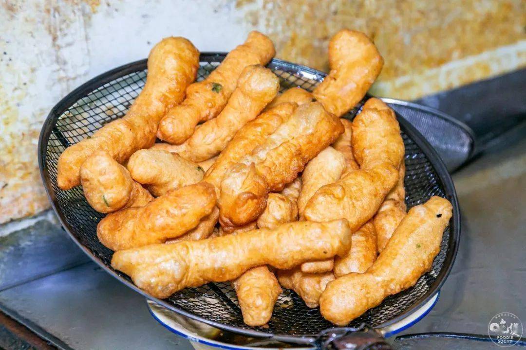 老襄阳油馍筋 ■顺着这个思路,我蹲守了各个街道的老爷爷老奶奶们