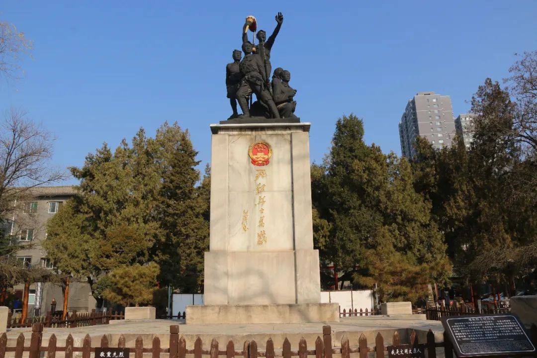 园内现存有孙中山纪念馆(劝业楼),革命烈士纪念碑,省立一中旧址等省