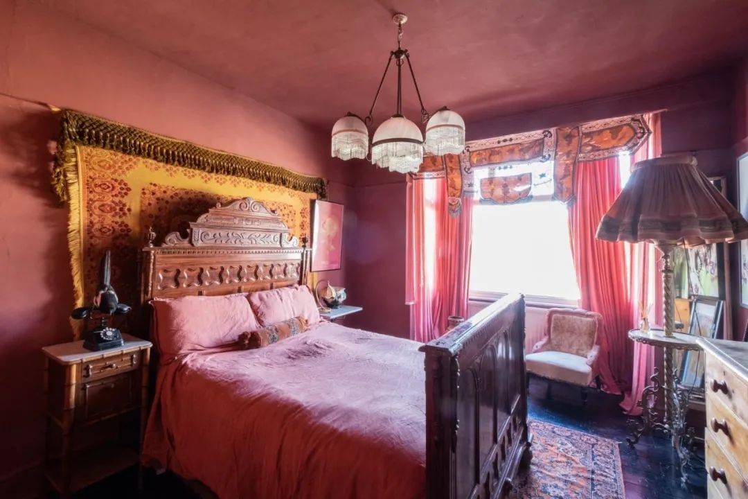 世界的好室原来维多利亚时期的老宅就已经在免打孔挂画了