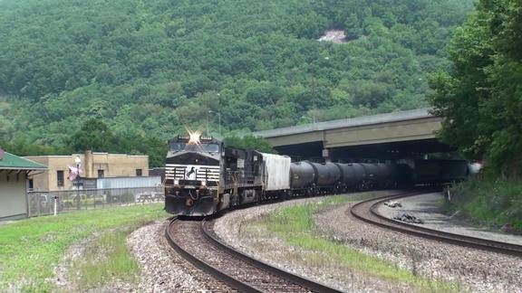 美国铁路宾夕法尼亚diesel2内燃机火车头货运列车