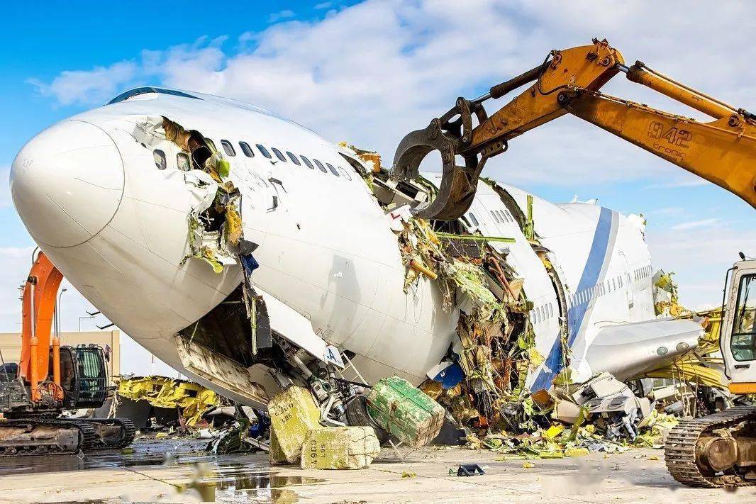 汉莎裁员近3万;以色列航空747被暴力拆解;俄航客机遭炸弹威胁_架飞机