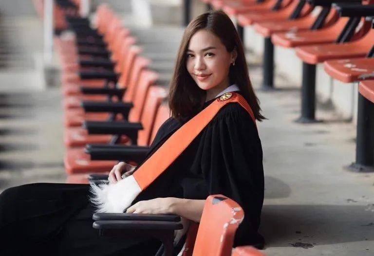 泰国毕业季揭秘泰国学位服背后的故事