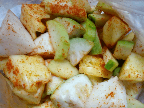 连我对自己的味道都情难自禁自古英雄难过美人关,钦州人难过酸嘢摊